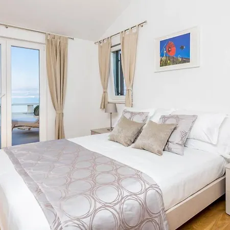 Willa Sleeps 7 With Pool Air Con And Wifi