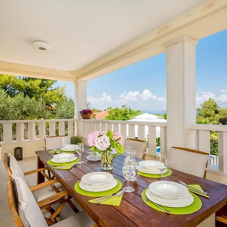 Sleeps 7 With Pool Air Con And Wifi Willa *