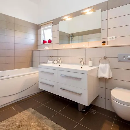 Sleeps 7 With Pool Air Con And Wifi Villa *