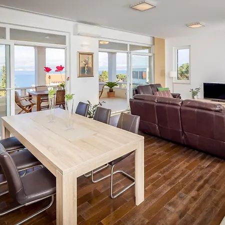 Sleeps 7 With Pool Air Con And Wifi Villa *