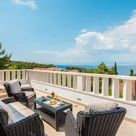Villa Sleeps 7 With Pool Air Con And Wifi
