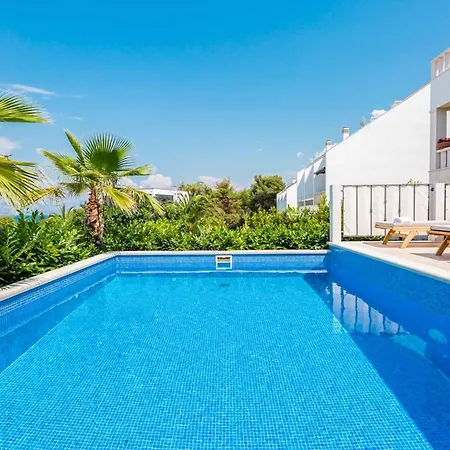 Sleeps 7 With Pool Air Con And Wifi Villa Sutivan